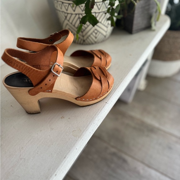 Swedish Hasbeens Tan Peep-Toe High Heel Clog - Picture 4 of 4